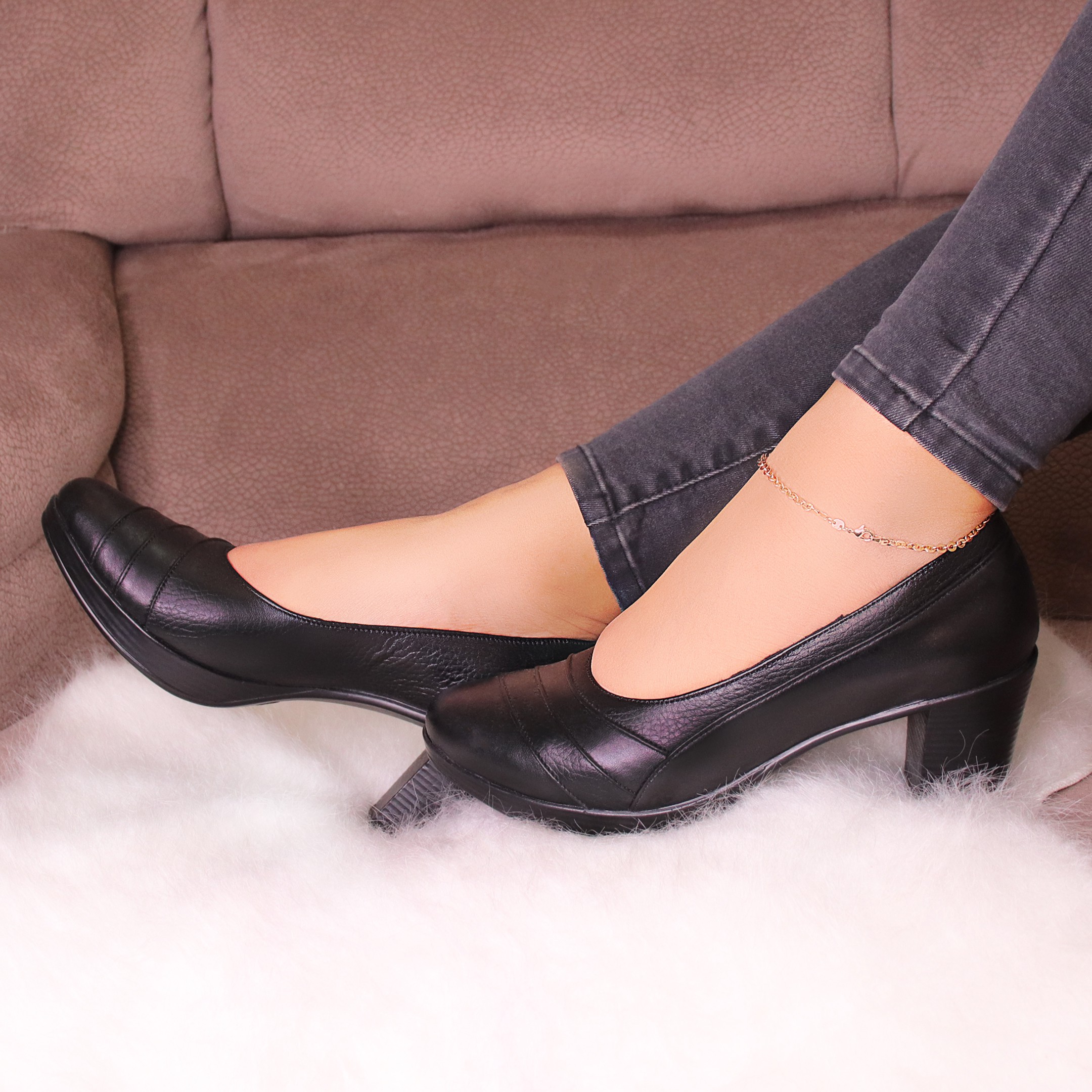 خرید آنلاین کفش پاشنه بلند چرم زنانه روشن مدل 01-7050